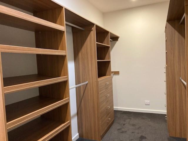 Looking for Walk-in Wardrobes with Smart Storage Space? Contact Hill Robes!