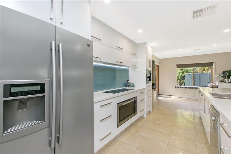 Adelaide Kitchen Renovations That You Can Count On Are at Hills Robes & Kitchens!